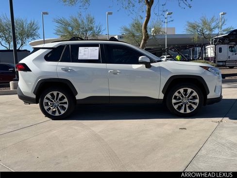 Used 2021 Toyota RAV4 Limited image 8