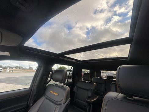 Used 2025 Ford Expedition Tremor image 17