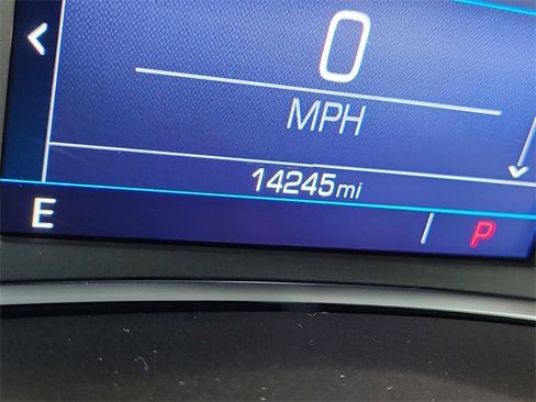 Used 2024 GMC Terrain SLE w/ Elevation Edition image 27