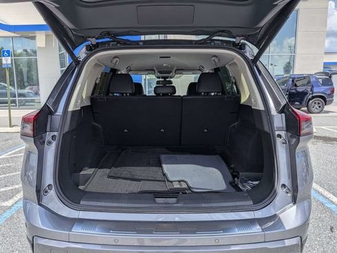 Used 2025 Nissan Rogue SL AWD/4WD image 12