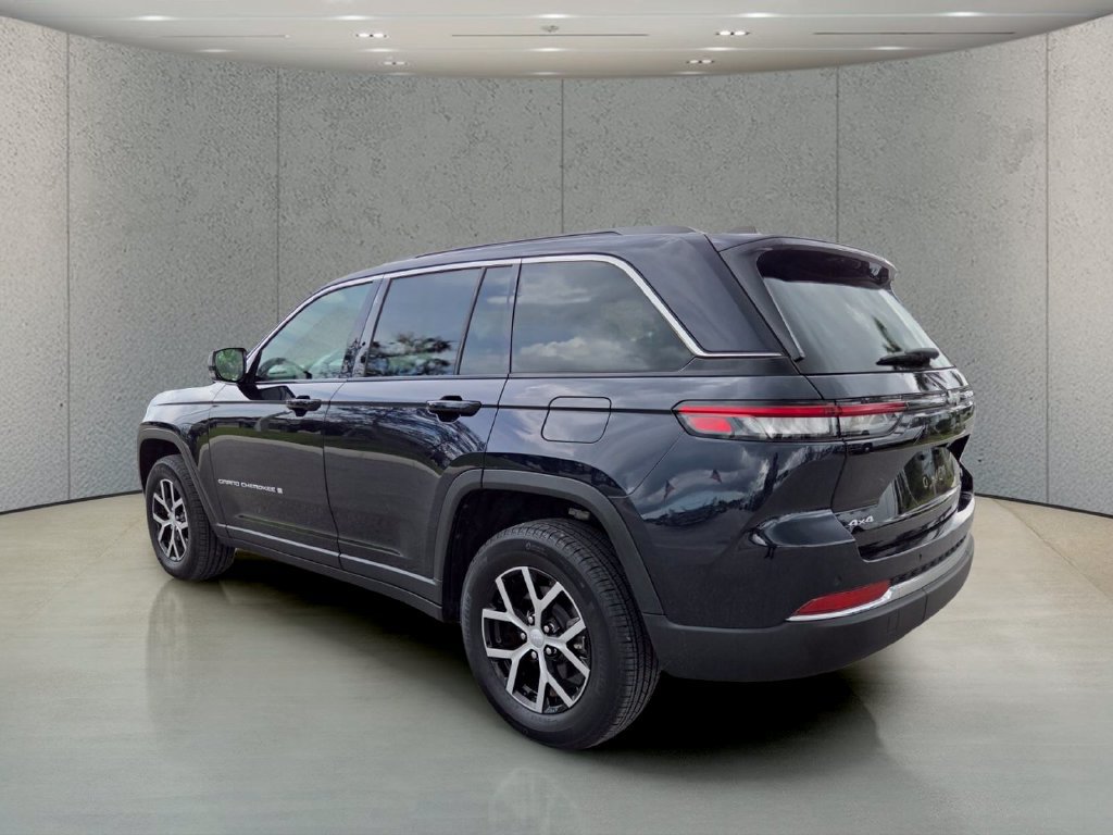 Used 2024 Jeep Grand Cherokee Limited AWD/4WD image 7
