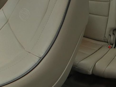 Used 2015 Jeep Grand Cherokee Overland RWD image 12