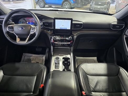 Used 2022 Ford Explorer Limited w/ Equipment Group 301A image 3