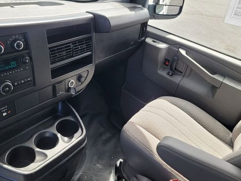 Used 2017 GMC Savana 2500 RWD image 23