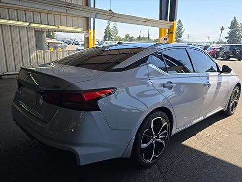 Used 2025 Nissan Altima 2.5 SR w/ SR Premium Package FWD image 5