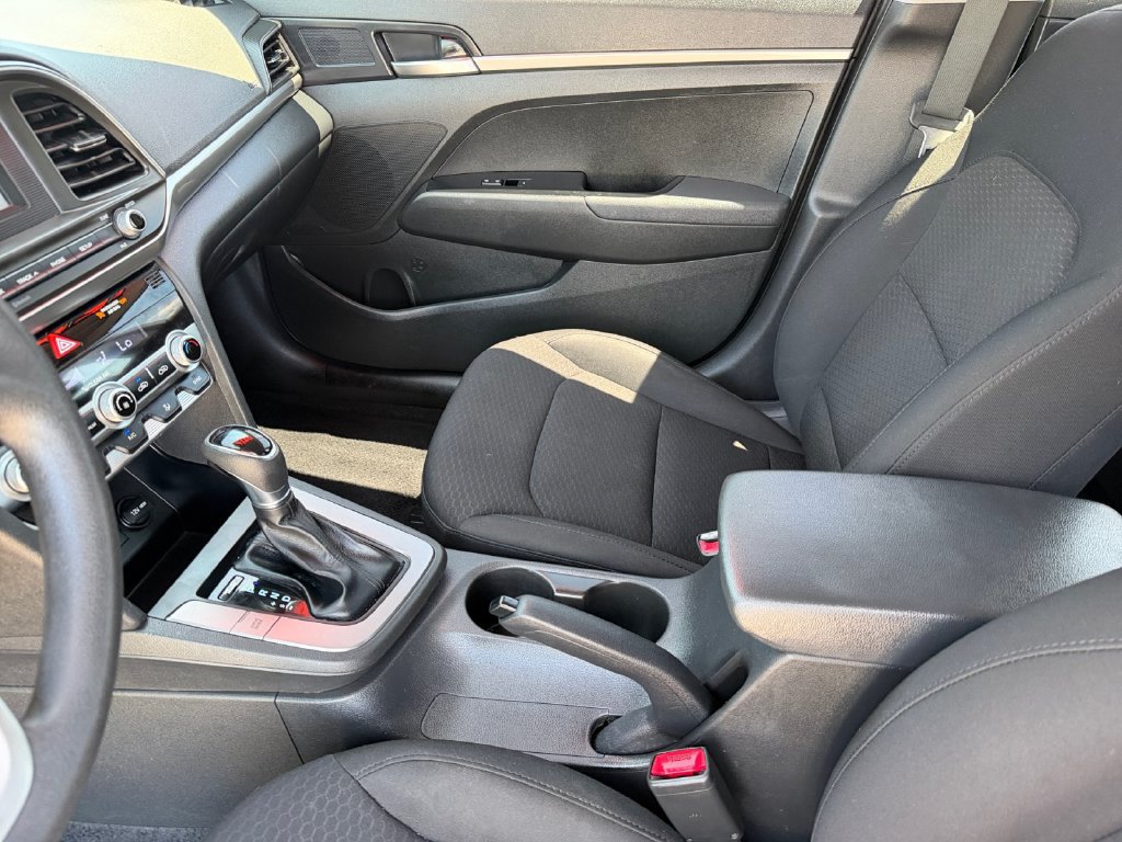 Used 2020 Hyundai Elantra SE w/ Cargo Package (C1) FWD image 12