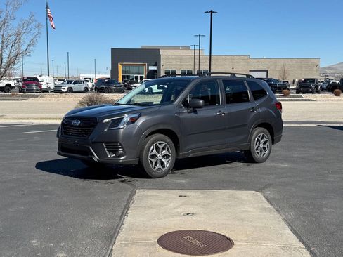 Used 2022 Subaru Forester Premium image 5