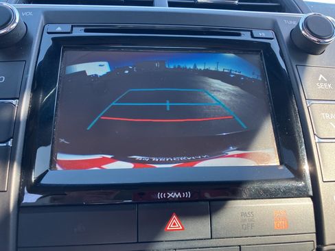 Used 2017 Toyota Camry SE image 17