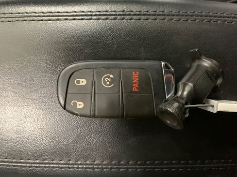 Used 2025 Jeep Compass Limited AWD/4WD image 16