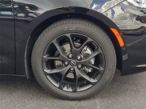 New 2026 Chrysler Pacifica Limited w/ S Appearance Package image 11