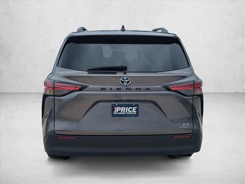 Used 2022 Toyota Sienna XLE FWD image 6