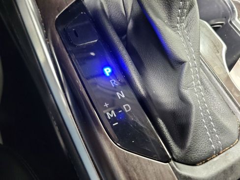 Used 2023 Toyota Highlander Platinum image 17