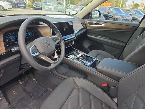 New 2026 Volkswagen Atlas SE image 17