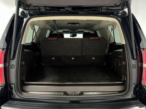 Used 2018 Chevrolet Suburban Premier AWD/4WD image 31