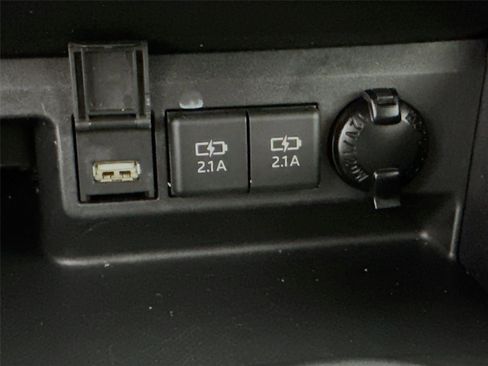 Certified 2021 Toyota Highlander LE image 31