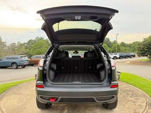 Used 2022 Jeep Cherokee Trailhawk w/ Premium Leather Package AWD/4WD image 31