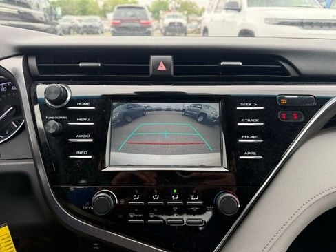 Used 2018 Toyota Camry LE FWD image 14