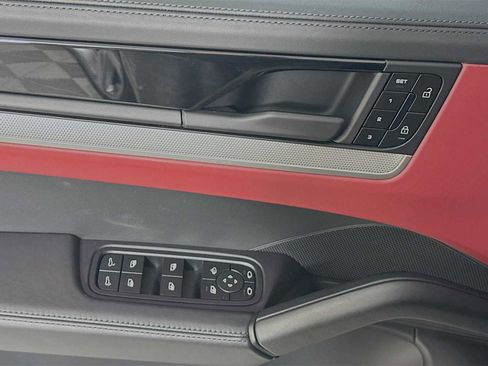 Certified 2025 Porsche Cayenne image 11