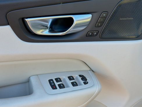 Used 2025 Volvo XC60 B5 Ultra w/ Climate Package image 23