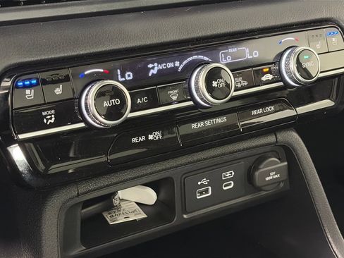 Used 2023 Honda Pilot Elite image 21