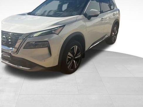 Used 2023 Nissan Rogue SL w/ SL Premium Package image 3