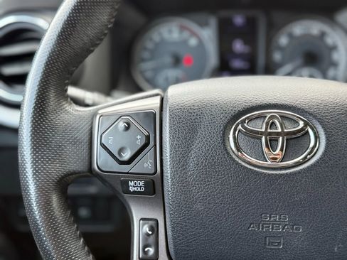 Used 2018 Toyota Tacoma TRD Off-Road image 33