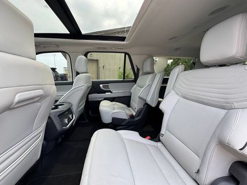 Used 2025 Ford Expedition Max Platinum w/ Platinum Ultimate Package AWD/4WD image 33