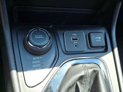 Used 2019 Jeep Cherokee Limited AWD/4WD image 26