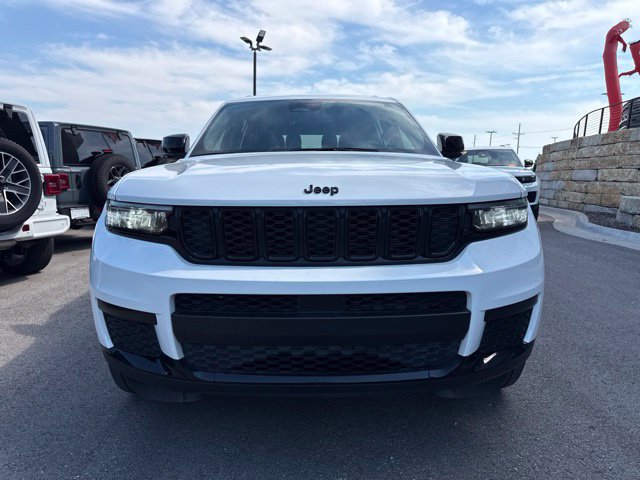 Used 2023 Jeep Grand Cherokee L Altitude AWD/4WD image 7
