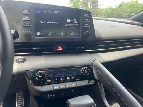 Used 2025 Hyundai Elantra Sport FWD image 28