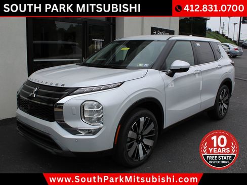 New 2025 Mitsubishi Outlander SE image 3