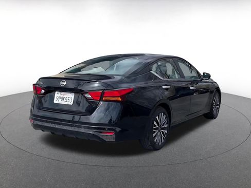 Used 2025 Nissan Altima 2.5 SV image 14
