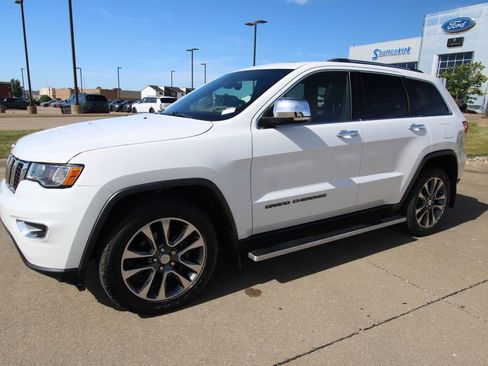 Used 2018 Jeep Grand Cherokee Limited AWD/4WD image 19