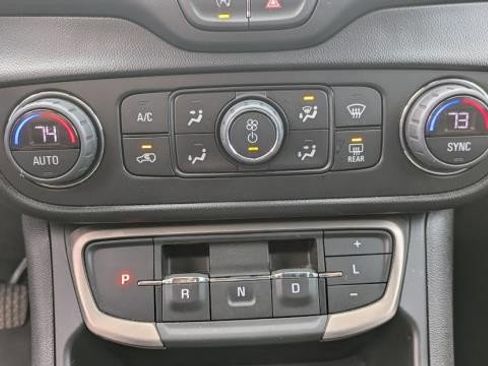 Used 2022 GMC Terrain Denali image 10