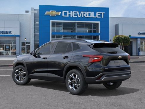 New 2026 Chevrolet Trax LT w/ Driver Confidence Package FWD image 5