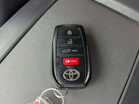 Used 2024 Toyota Highlander Limited AWD/4WD image 32