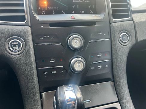 Used 2019 Ford Taurus SEL image 18