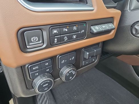 Used 2022 Chevrolet Suburban High Country w/ Max Trailering Package AWD/4WD image 16