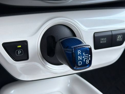 Used 2016 Toyota Prius Four w/ Advanced Technology Package FWD image 27