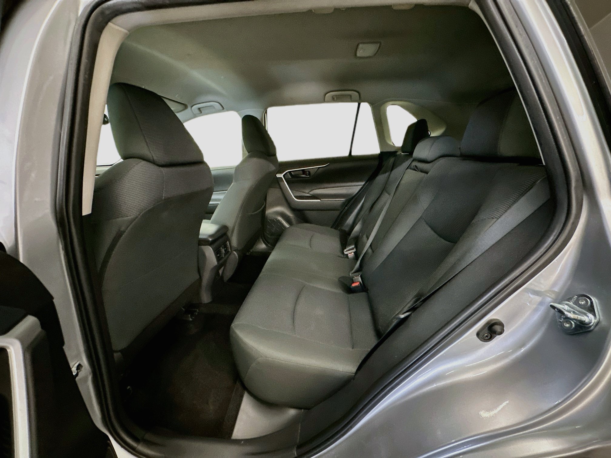 Used 2025 Toyota RAV4 LE AWD/4WD image 29