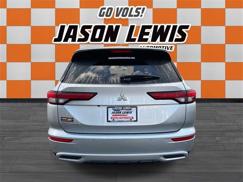 Used 2023 Mitsubishi Outlander SE Black Edition image 5