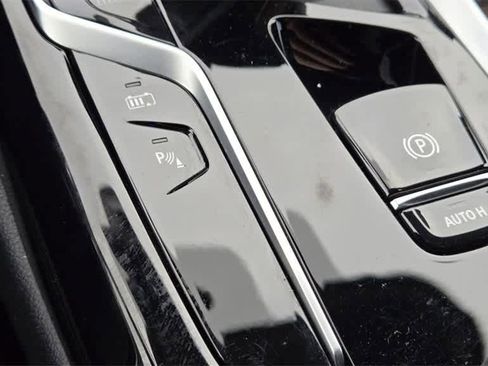 Used 2022 BMW 530e w/ Premium Package image 19