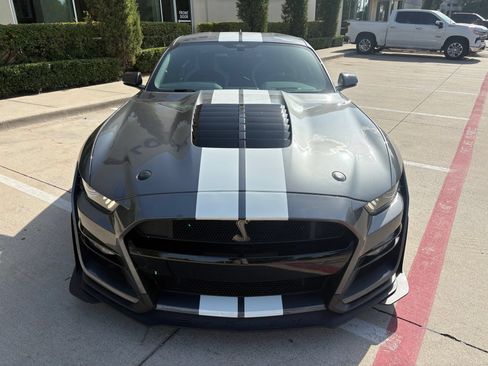 Used 2021 Ford Mustang Shelby GT500 w/ Carbon Fiber Track Pack RWD image 2
