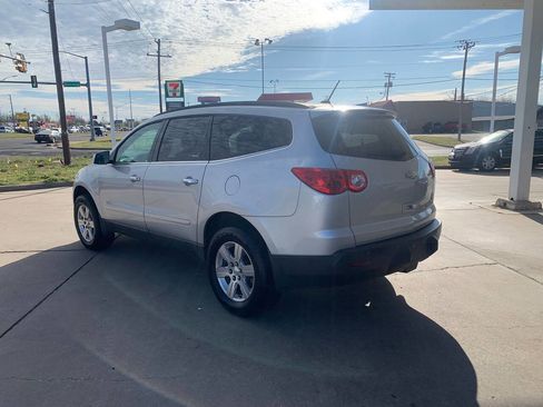Used 2011 Chevrolet Traverse LT w/ Personal Connectivity Package FWD image 5