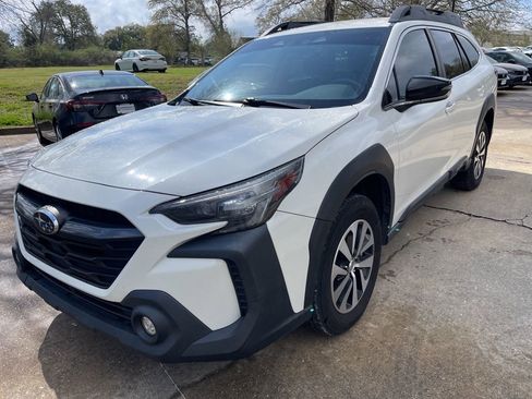 Used 2023 Subaru Outback Premium image 1