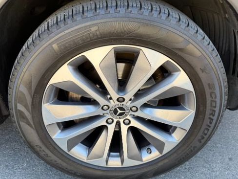 Used 2021 Mercedes-Benz GLE 350 w/ Premium Package image 27