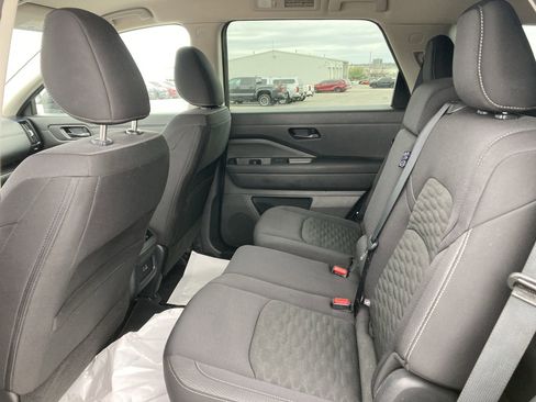 Used 2025 Nissan Pathfinder SV image 26