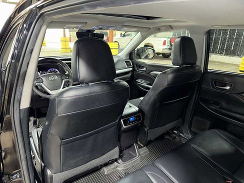 Certified 2019 Toyota Highlander XLE AWD/4WD image 30