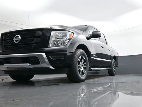 Used 2021 Nissan Titan SV w/ SV Convenience Package image 33
