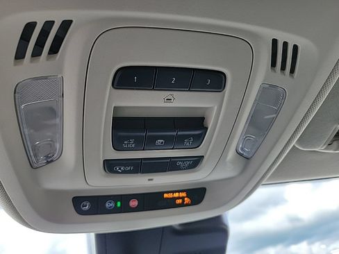 Used 2022 Buick Envision Essence w/ Technology Package II AWD/4WD image 19